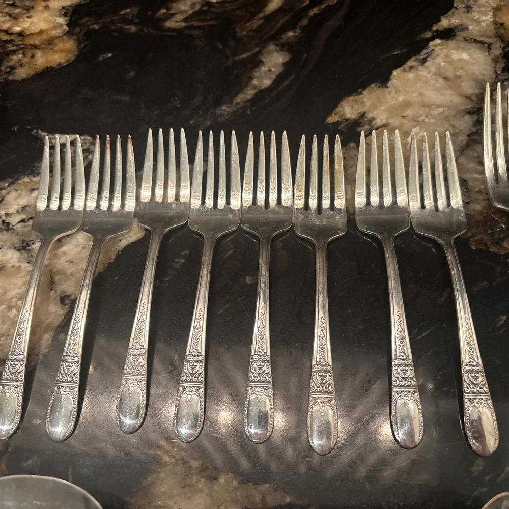 Lot of 46 pcs Wallace Sweetheart II - Hollywood II XXXX Silverplate Flatware Set